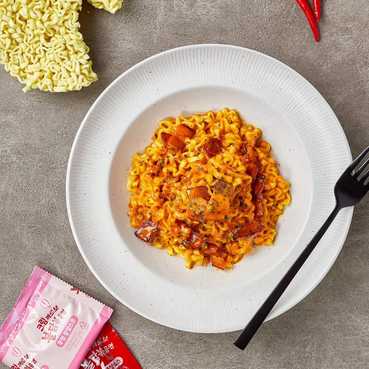 Samyang Cream Carbo Buldak Bokkeum Noodles 140g × 4 Pack - Image 2